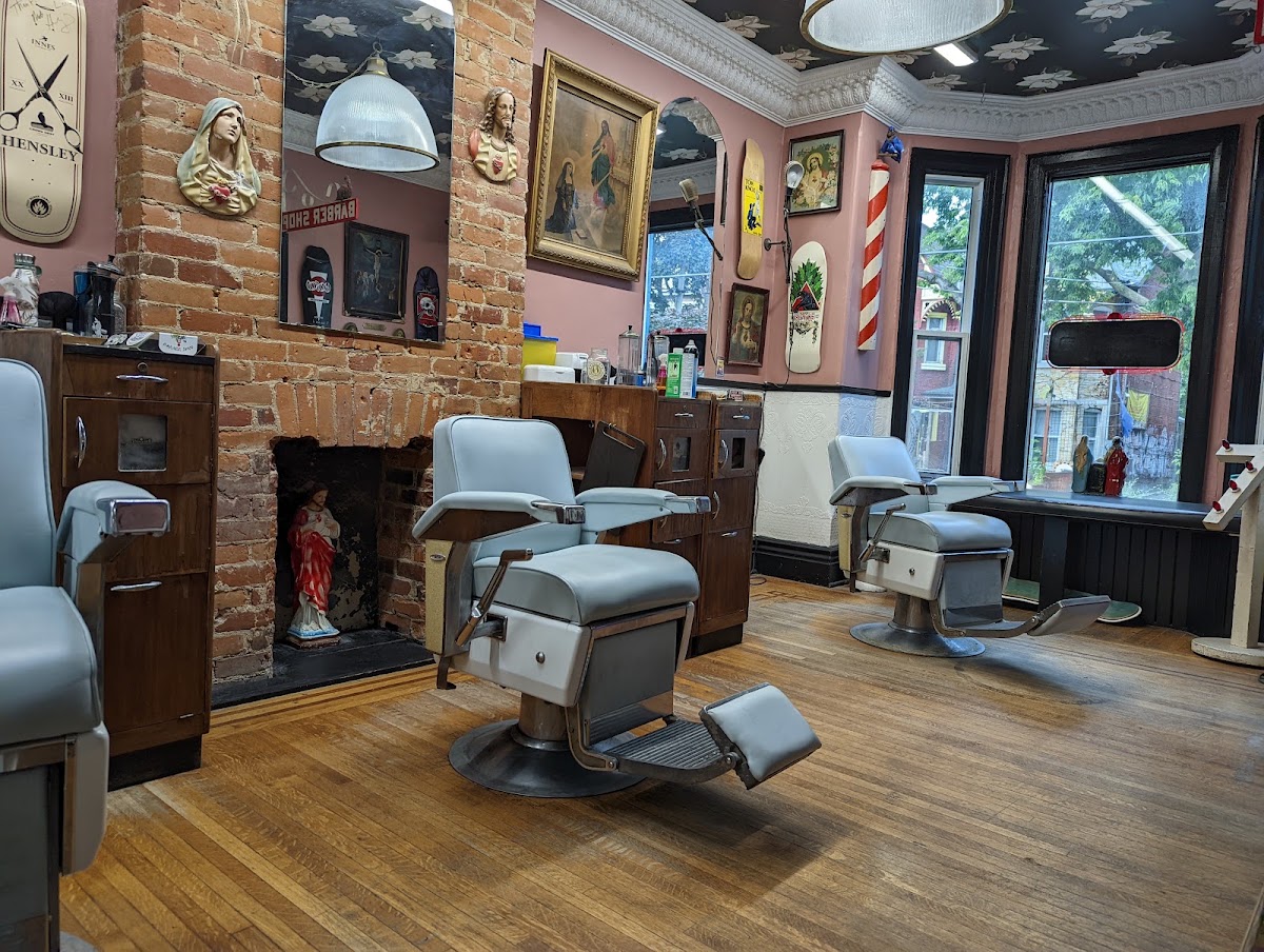 Crows Nest Barbershop — photo 5